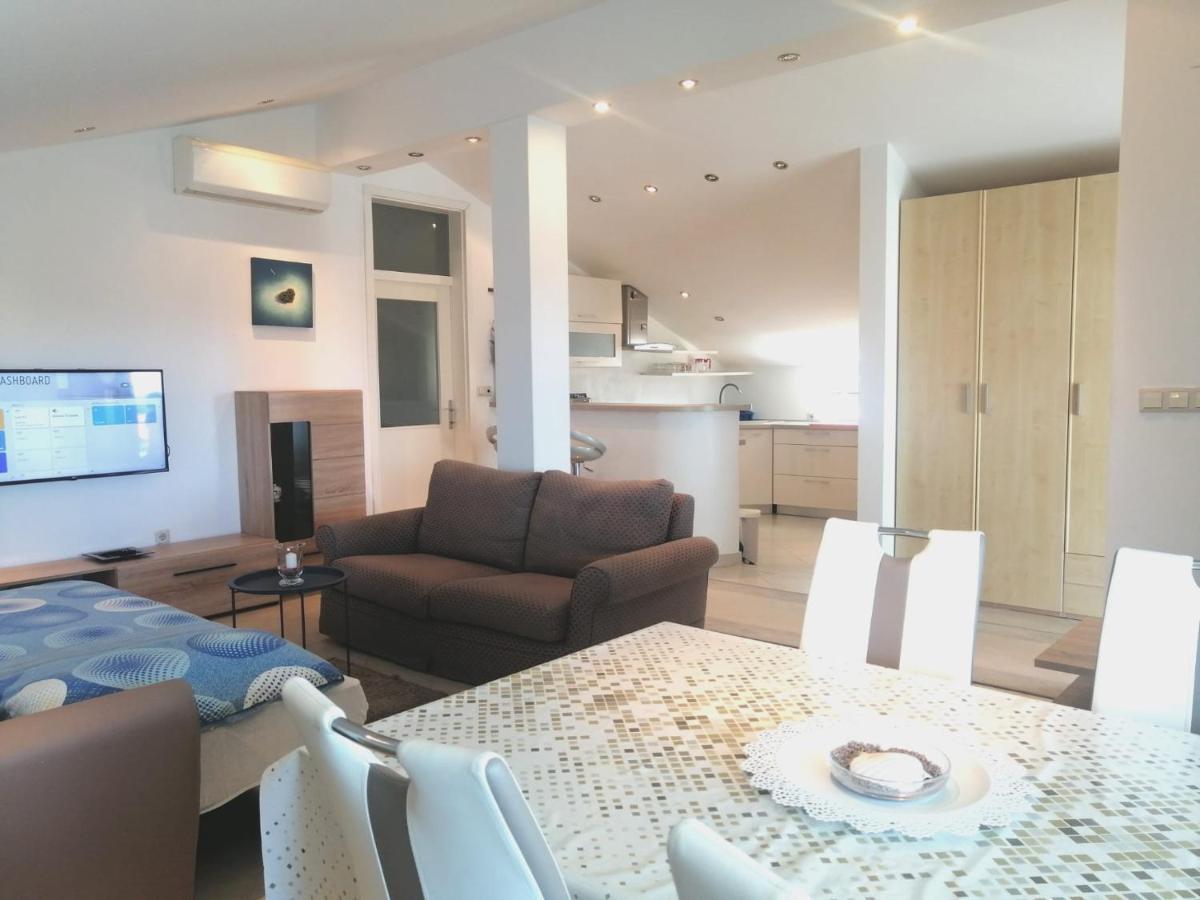Lovely Sea View House In Malinska Island Krk Exterior photo